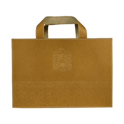 هدية فاخرة مستدامة من عسل السدر الإماراتي مع حقيبة جلدية 550 غ