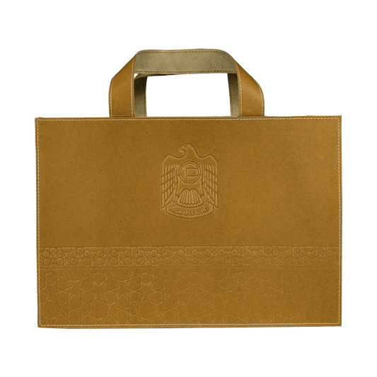 هدية فاخرة مستدامة من عسل السدر الإماراتي مع حقيبة جلدية 550 غ