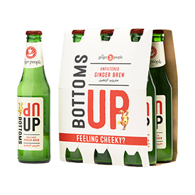 عرض تمر المجدول مع مشاريب الزنجبيل وعلبة معدن