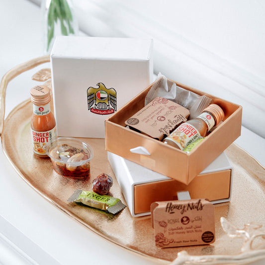 شوت الزنجبيل مع عسل بالمكسرات وتمر بالمكسرات – هدايا اليوم الوطني بشعار الصقر الإماراتي