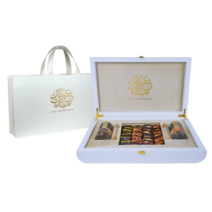 علبة جلد بيضاء فاخرة تحتوي على (عسل السدر 140غ و عسل السمر 140غ ) مع مجموعة من التمر بالمكسرات