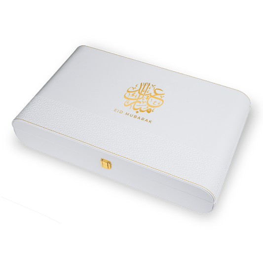 علبة جلد بيضاء فاخرة تحتوي على (عسل السدر 140غ و عسل السمر 140غ ) مع مجموعة من التمر بالمكسرات