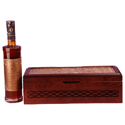 عسل السدر الإماراتي مع علبة خشب 1 كغ – هدية فاخرة (شعار الصقر الإماراتي)