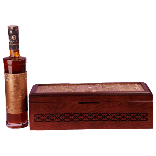 عسل السدر الإماراتي مع علبة خشب 1 كغ – هدية فاخرة (شعار الصقر الإماراتي)